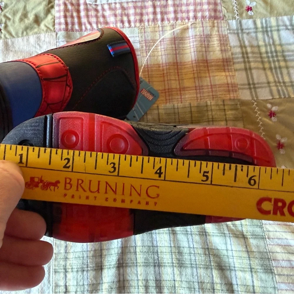 Spiderman Size 7  Toddler Red and Black Kids' LIGHTED Up Snow‎ Boots NEW